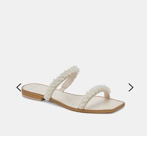 Dolce Vita Ivee Sandals Size 9.5 vanilla pearls